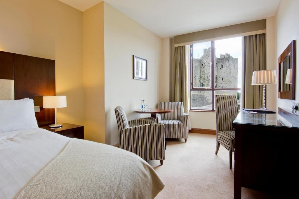 Отель Trim Castle Hotel Трим